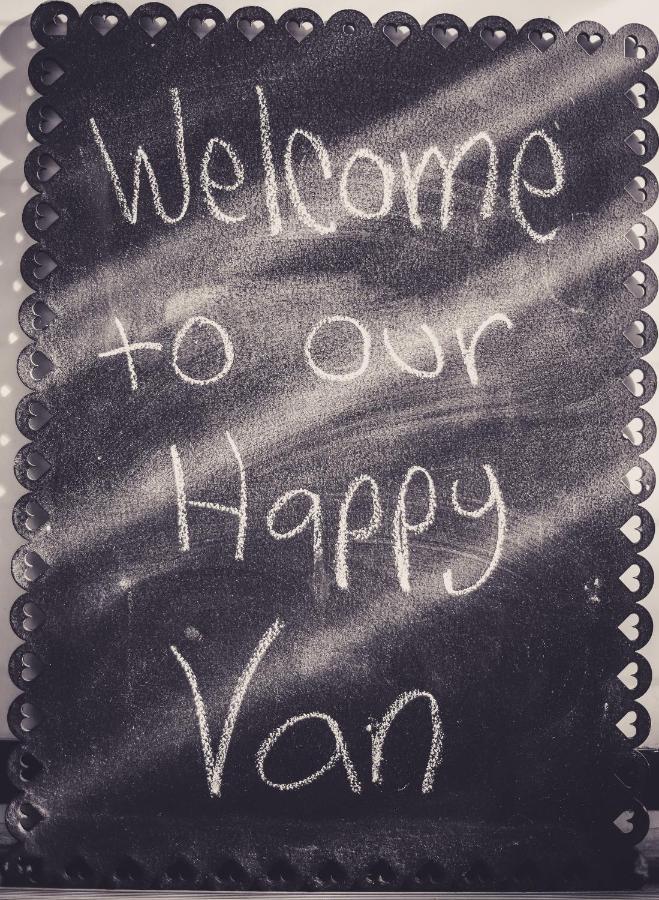 Happy Van Скарбъро Екстериор снимка